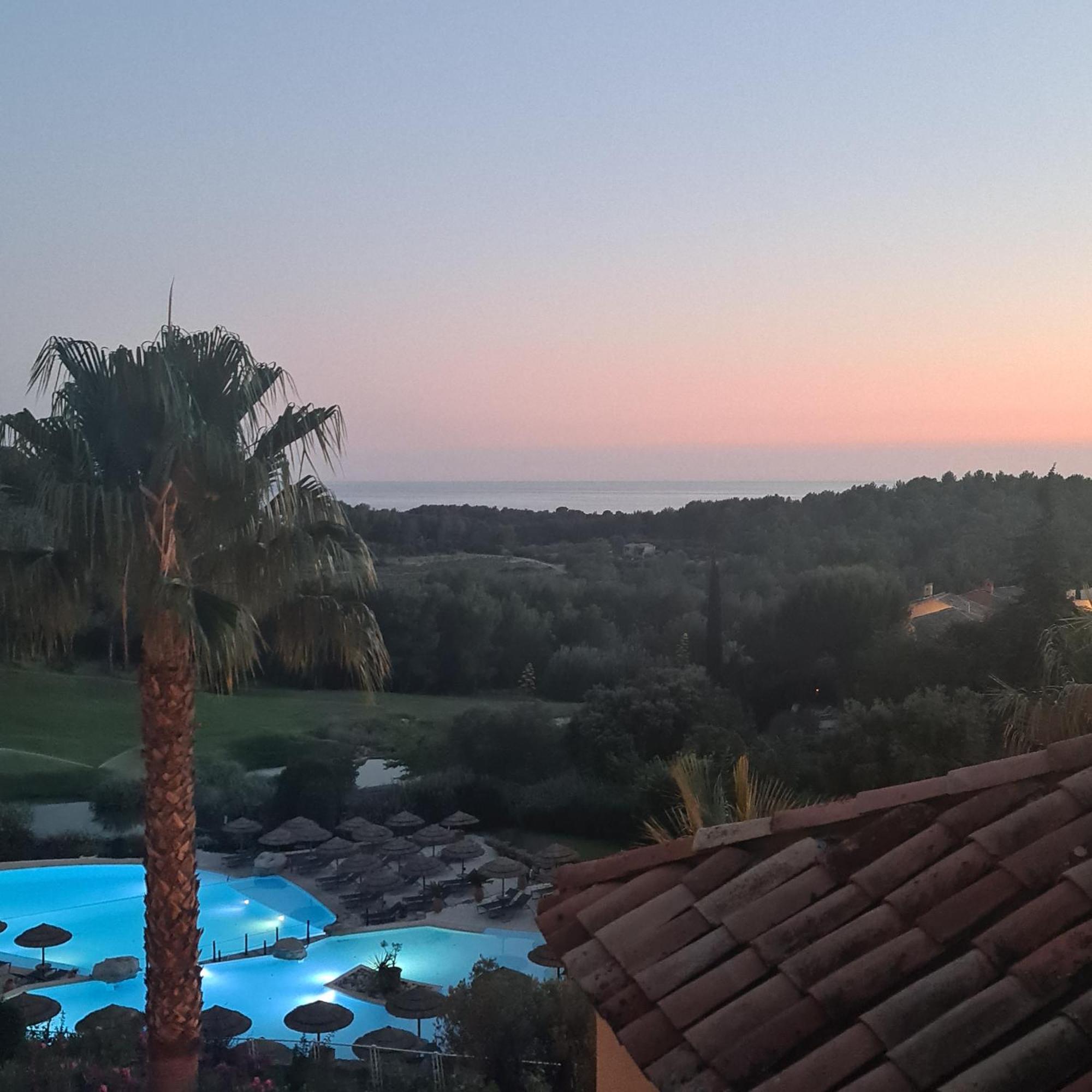 Villa Dans Cadre D'Exception - Golf, Piscine Et Tennis Prive Saint-Cyr-sur-Mer Kültér fotó